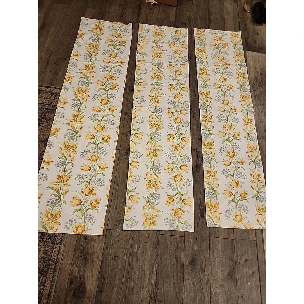 Jane Churchill Limited Fairbourne Tulips England Fabric Floral Lot Table Runners